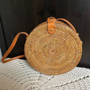 NWOT Round rattan crossbody bag with snap closure